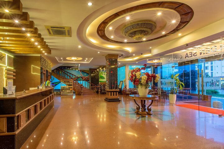 Entrance & Lobby