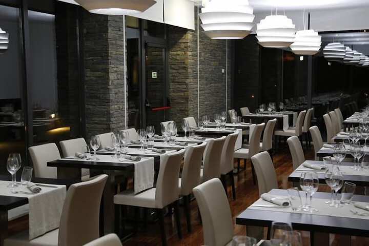 Dining 51 of 67