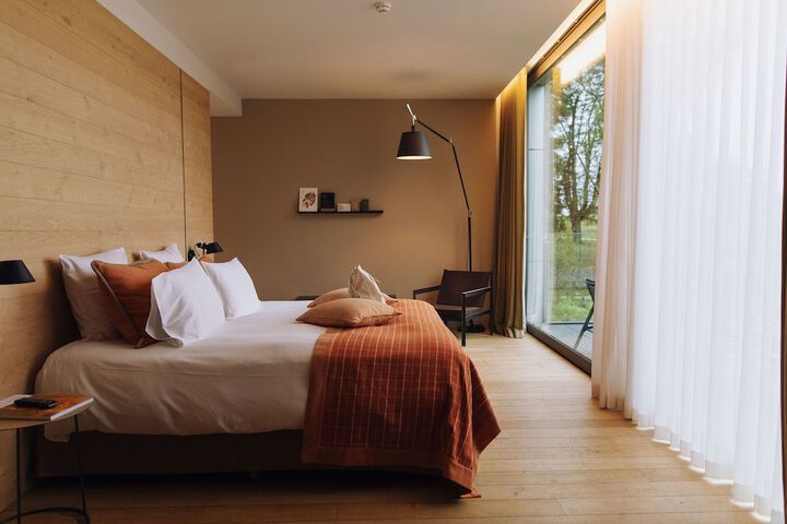 Room 4 of 57