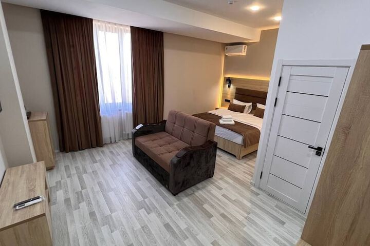 Room 11 of 36