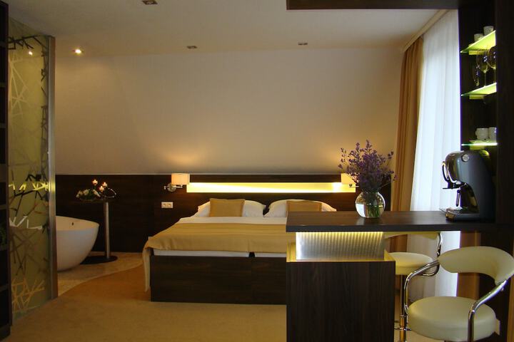 Room 3 of 42