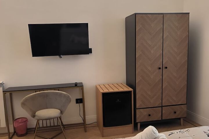 Room 15 of 48