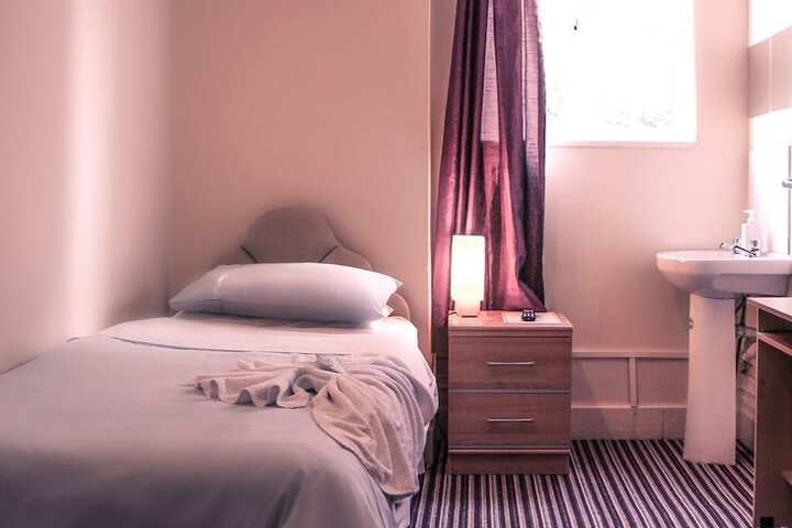 Room 4 of 20