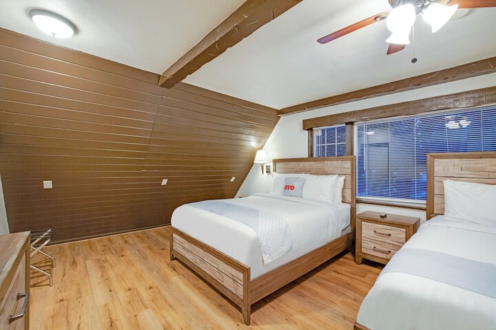 Deluxe 2 Queen Beds (15 of 20)