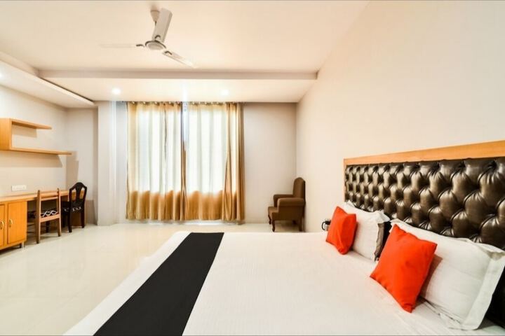Room 6 of 10