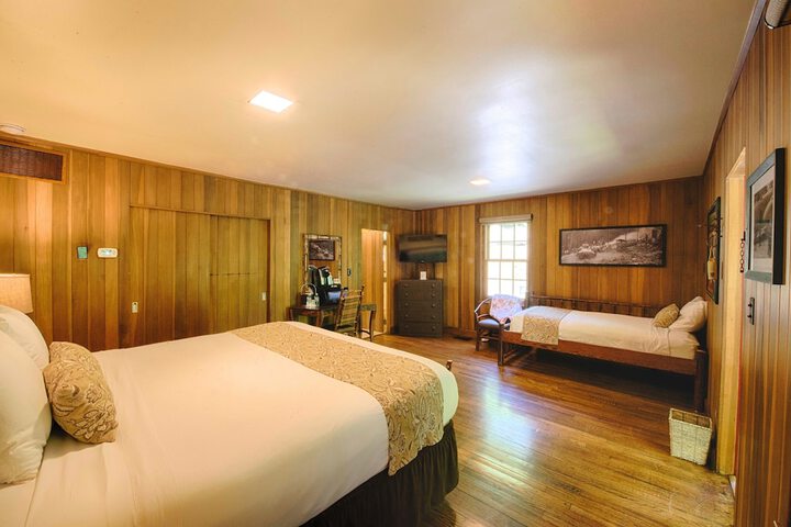 Room 92 of 243