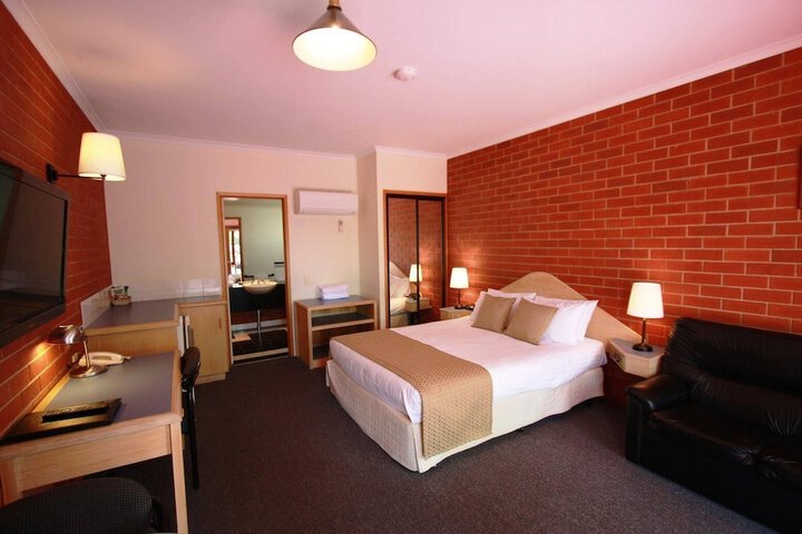 Room 9 of 35