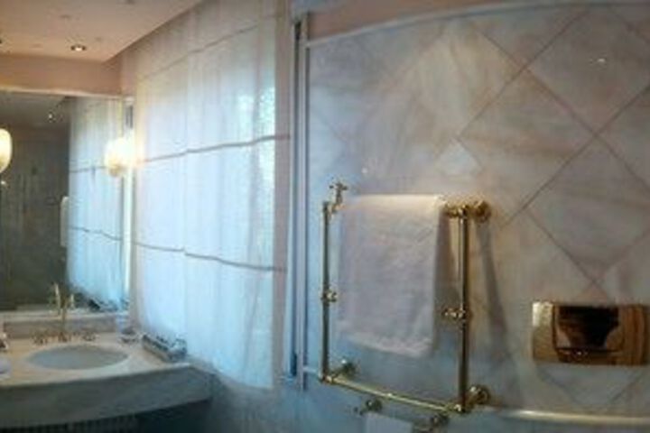 Room 4 of 111