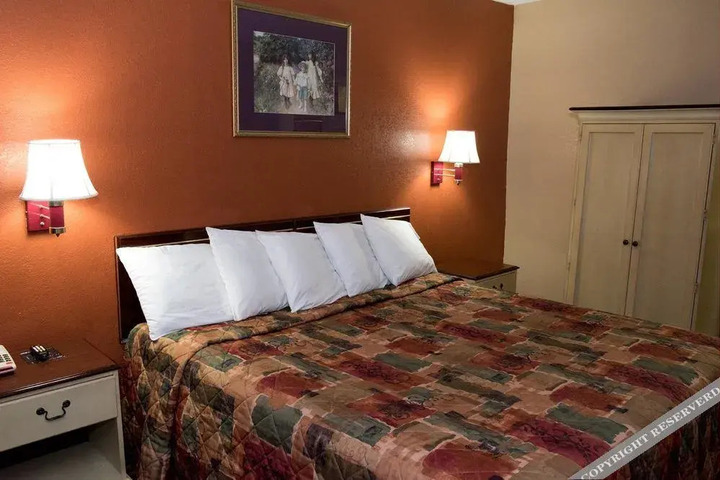Photo of LAKEVIEW INN