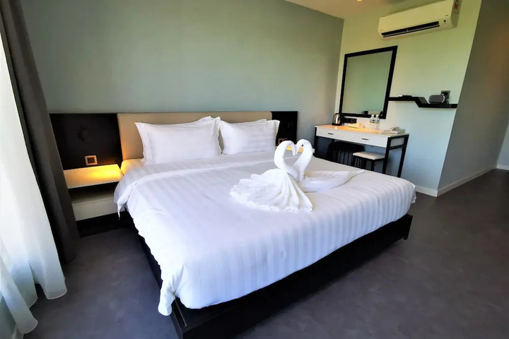 Room 4 of 13