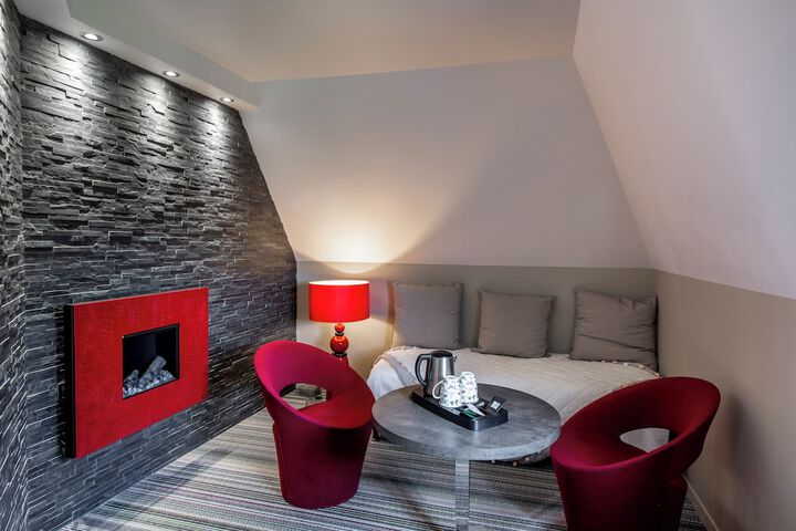 Room 26 of 85