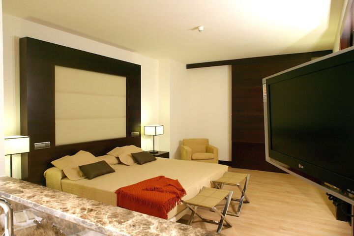 Room 8 of 18
