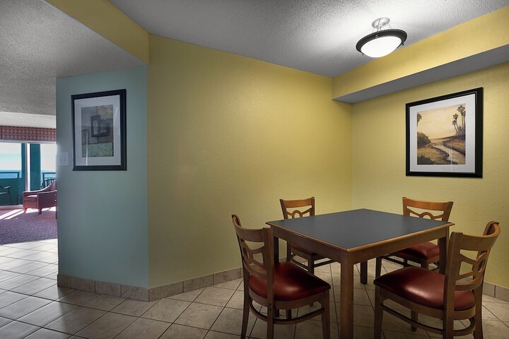 Room 15 of 77