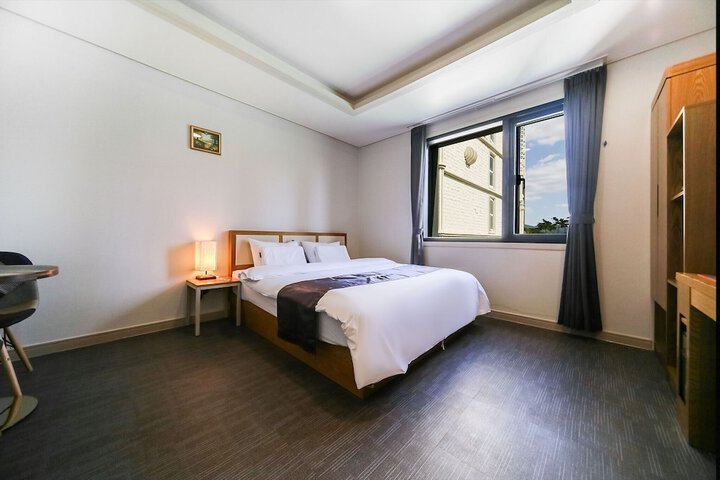 Room 25 of 66