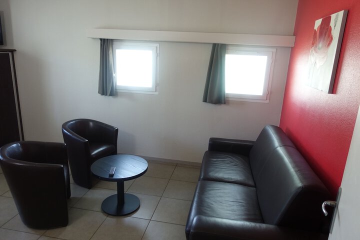 Room 32 of 51