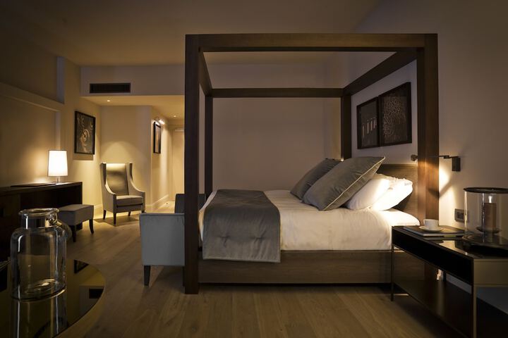 Room 8 of 156