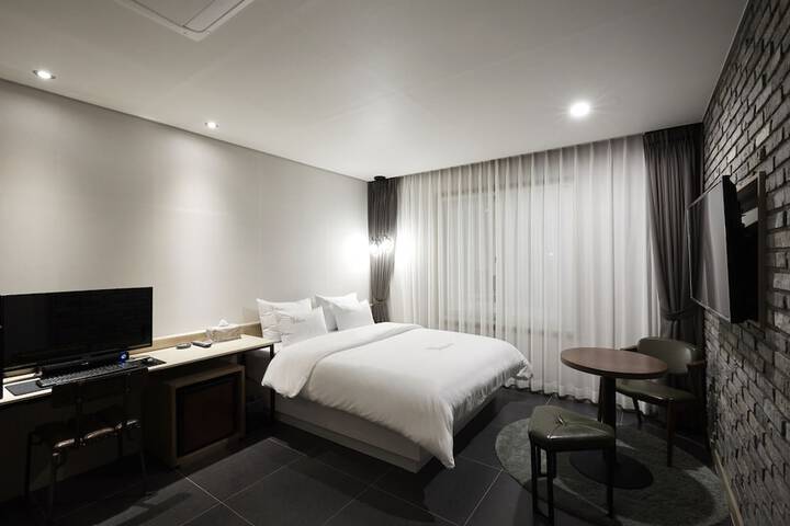 Room 5 of 110
