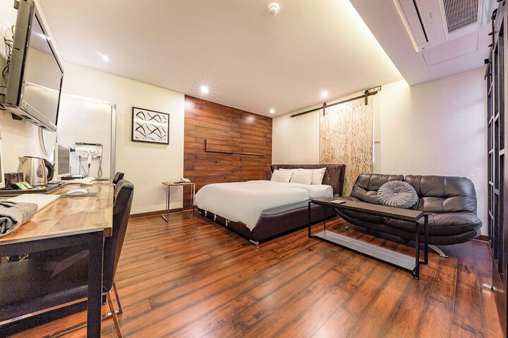 Room 19 of 46