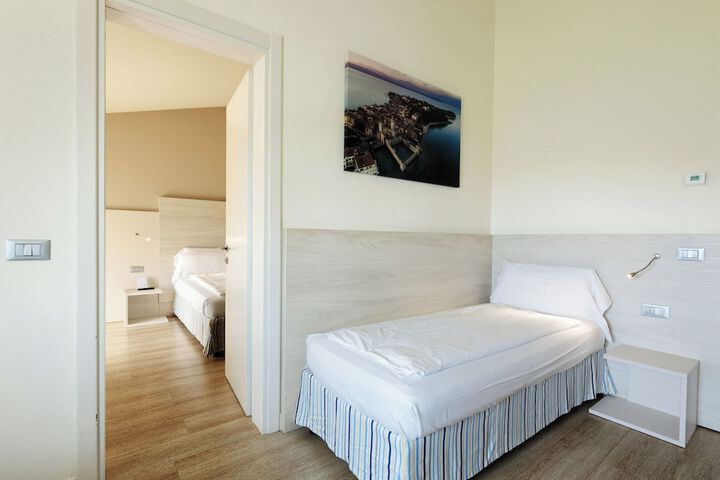 Room 9 of 53