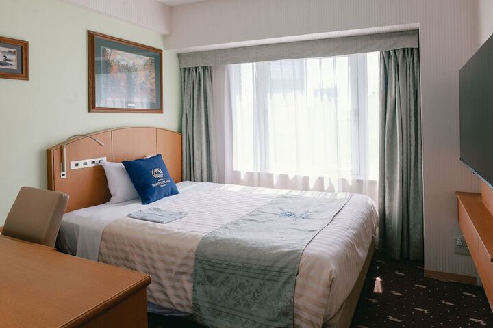 Room 7 of 107
