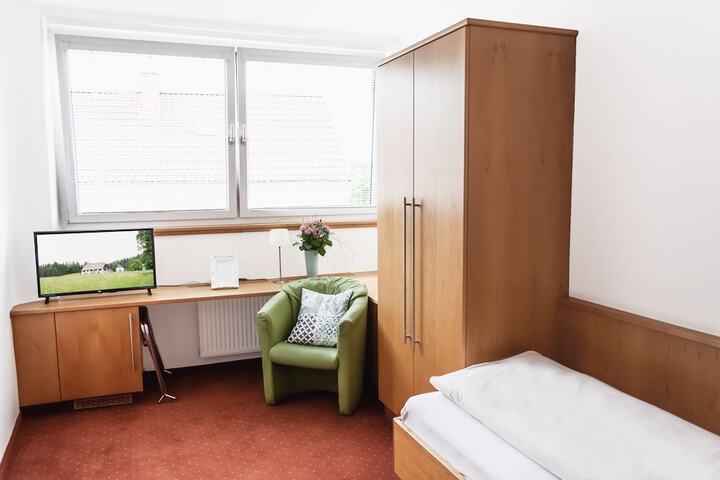 Room 6 of 18