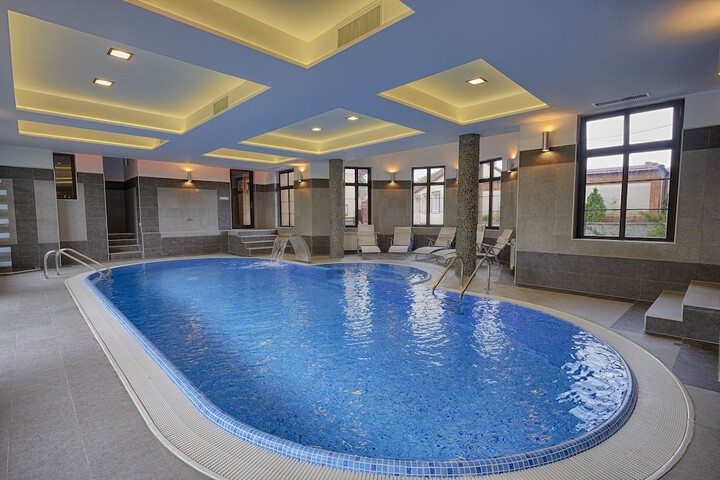 Pool 52 of 125