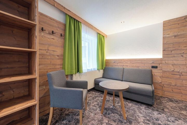 Room 12 of 31