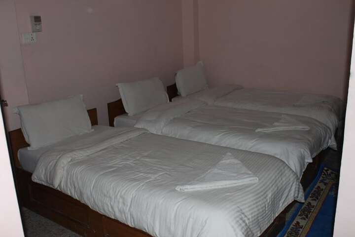 Room 25 of 47
