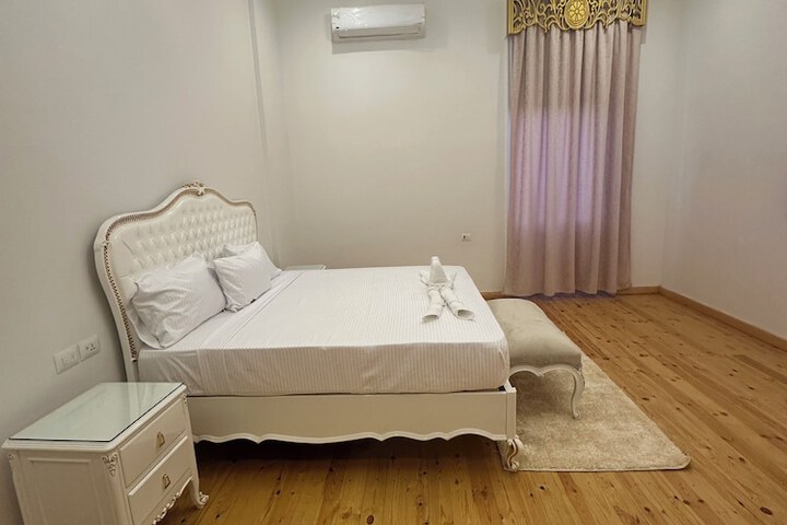 Room 13 of 82