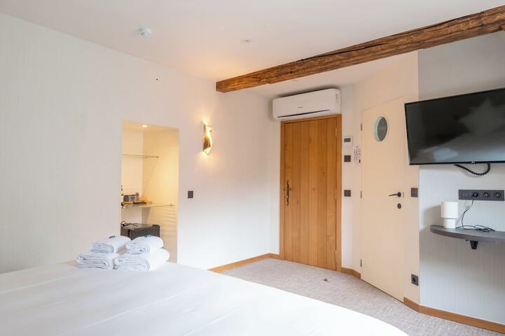 Room 48 of 148