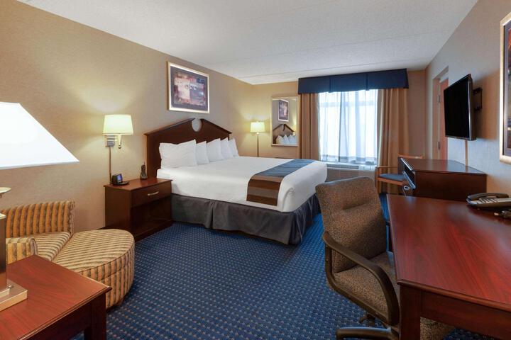 1 King Bed (9 of 10)