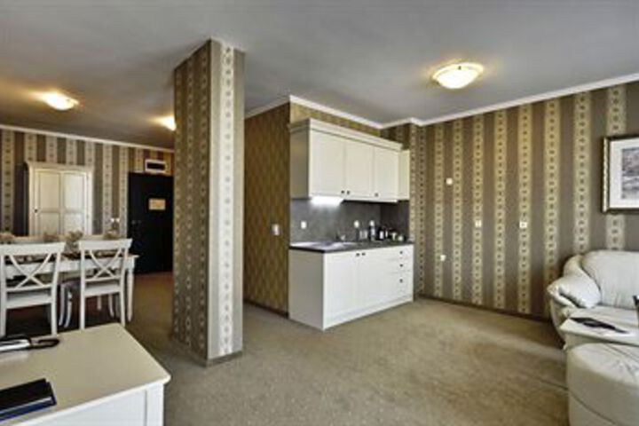Room 36 of 48