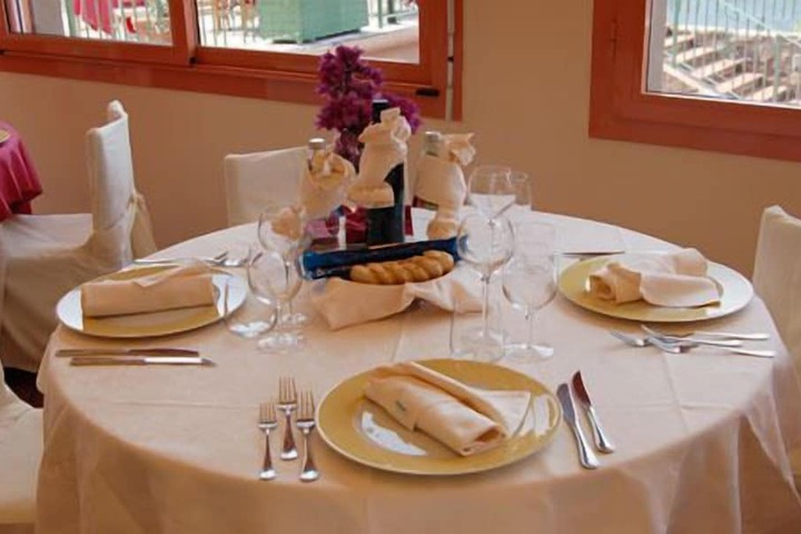 Dining 6 of 18