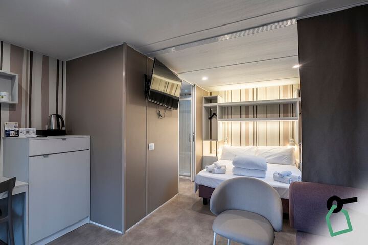 Room 8 of 42