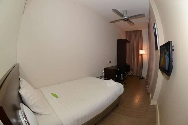 Room 19 of 38