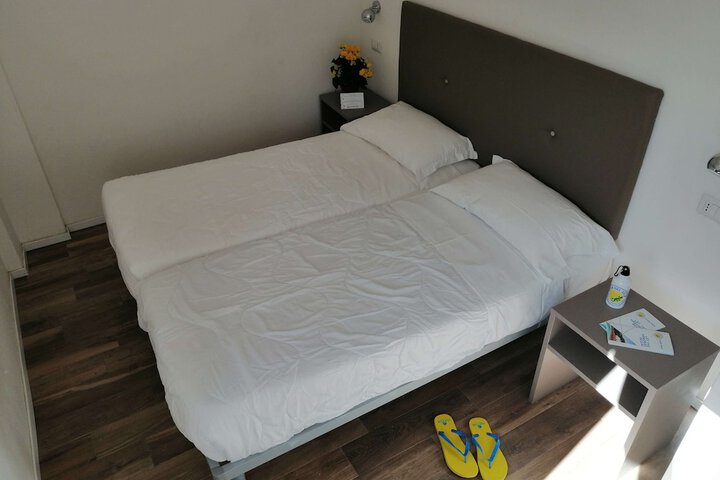 Room 6 of 227