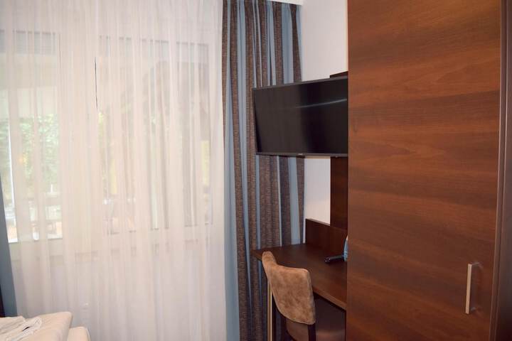 Room 10 of 29