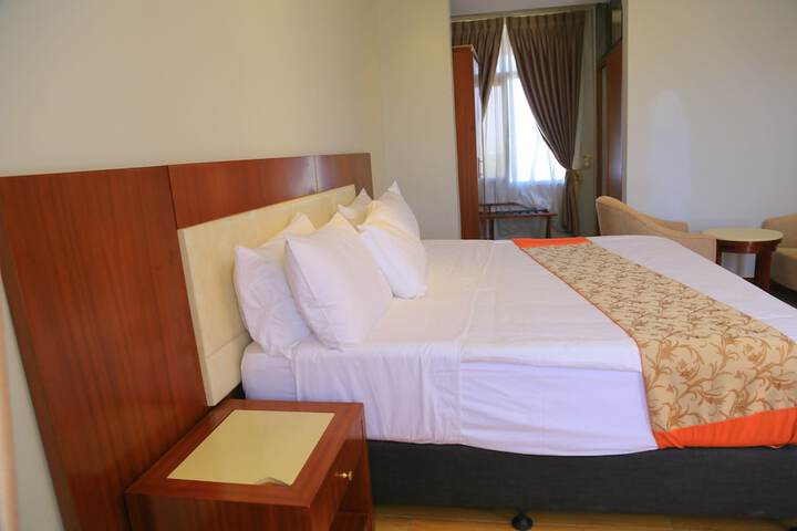 Room 10 of 31
