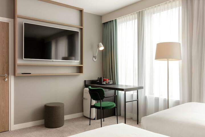 Room 10 of 40