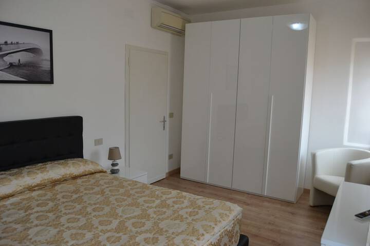 Room 6 of 43