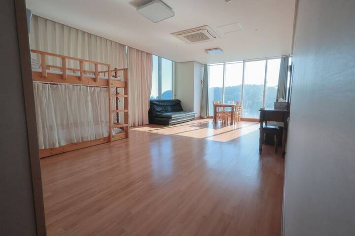 Room 36 of 80