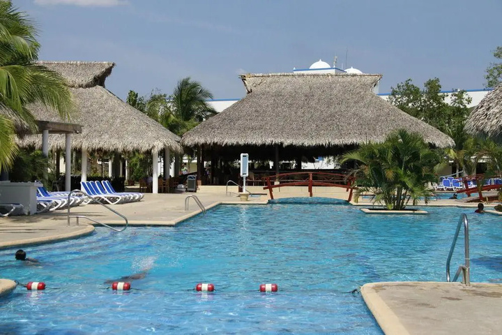 Pool 7 of 13