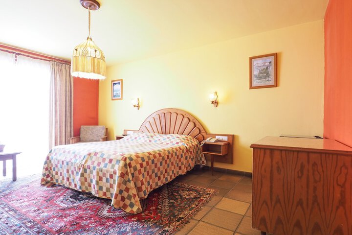 Room 2 of 55
