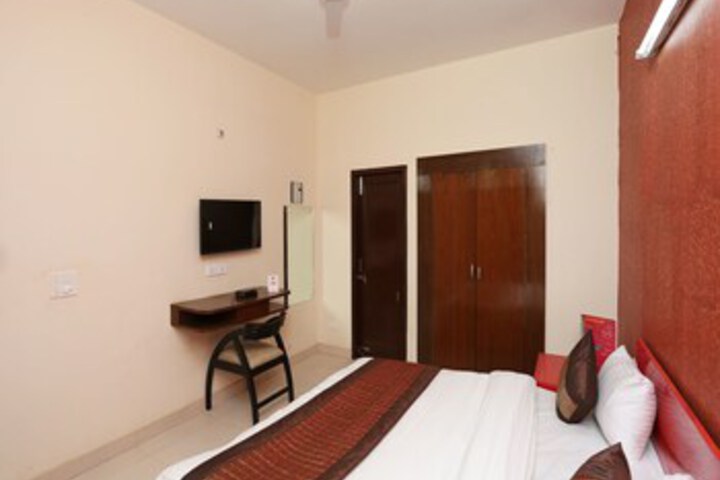 Room 16 of 25