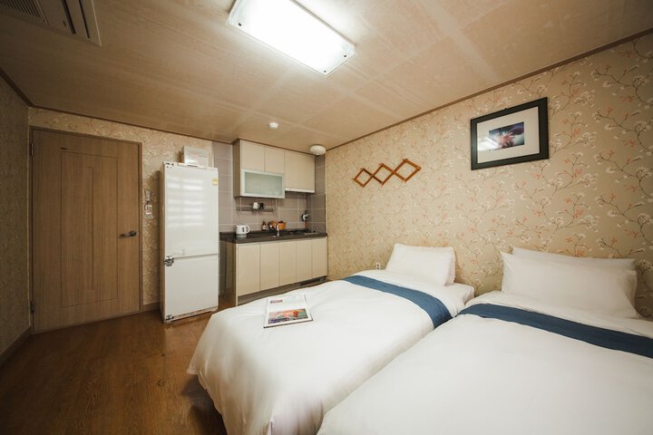Room 19 of 80