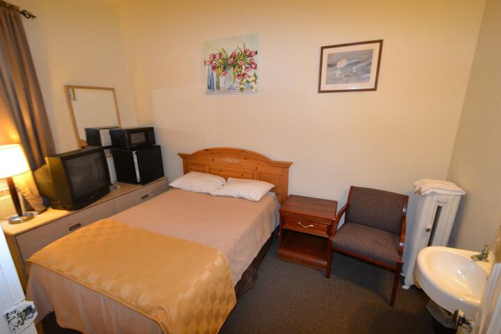 Room 4 of 38