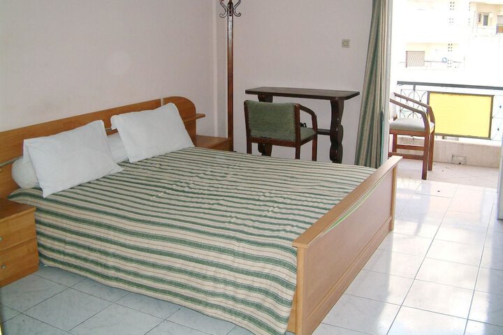 Room 4 of 10