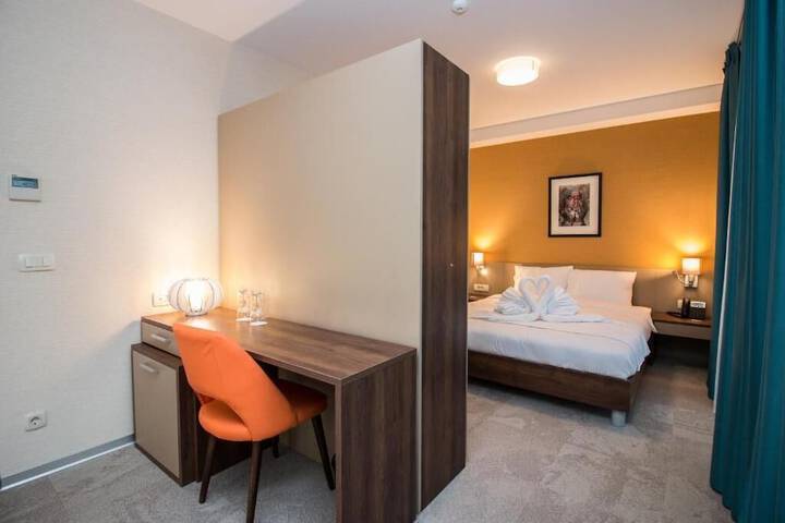 Room 6 of 49
