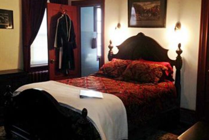 Room 16 of 33