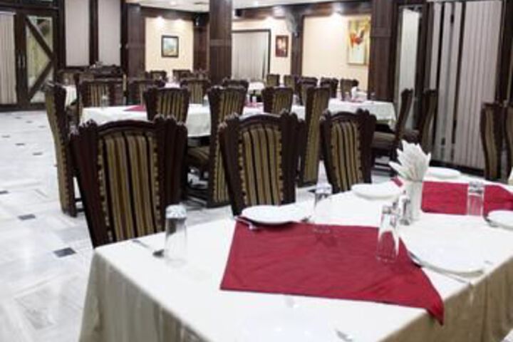 Dining 26 of 28